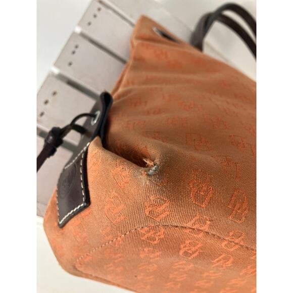 DOONEY & BOURKE VINTAGE LARGE CANVAS SIGNATURE SHOULDER BAG - Picture 11 of 16